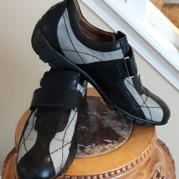 Donald J. Pliner Shoes - Donald J. Pliner Sports Travel Shoe 9.5M EUC